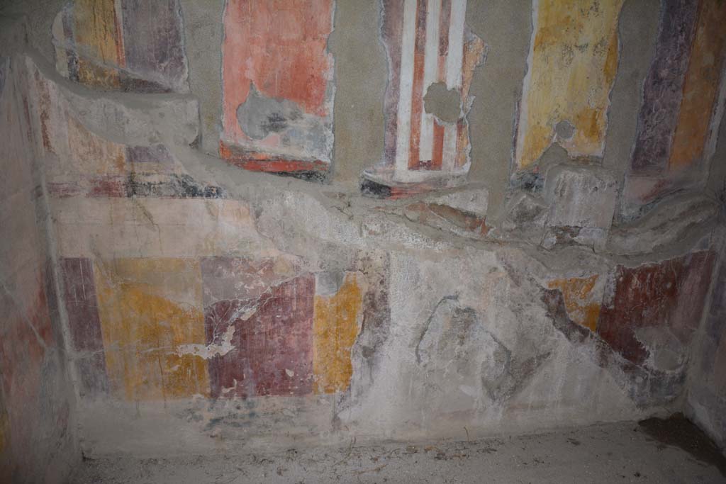 VI.11.10 Pompeii. December 2017. Room 45, lower east wall,  detail of multiple layers of decoration.
Foto Annette Haug, ERC Grant 681269 DÉCOR
