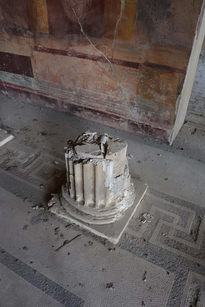 VI.11.10 Pompeii. October 2017. Room 43, column on east side near doorway into room 46.
Foto Annette Haug, ERC Grant 681269 DÉCOR
