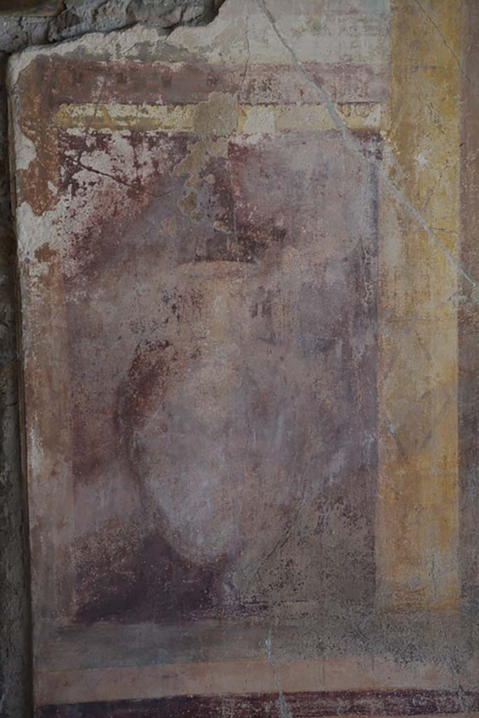 VI.11.10 Pompeii. November 2017. Room 43, jug at north end of centre of east wall.
Foto Annette Haug, ERC Grant 681269 DÉCOR

