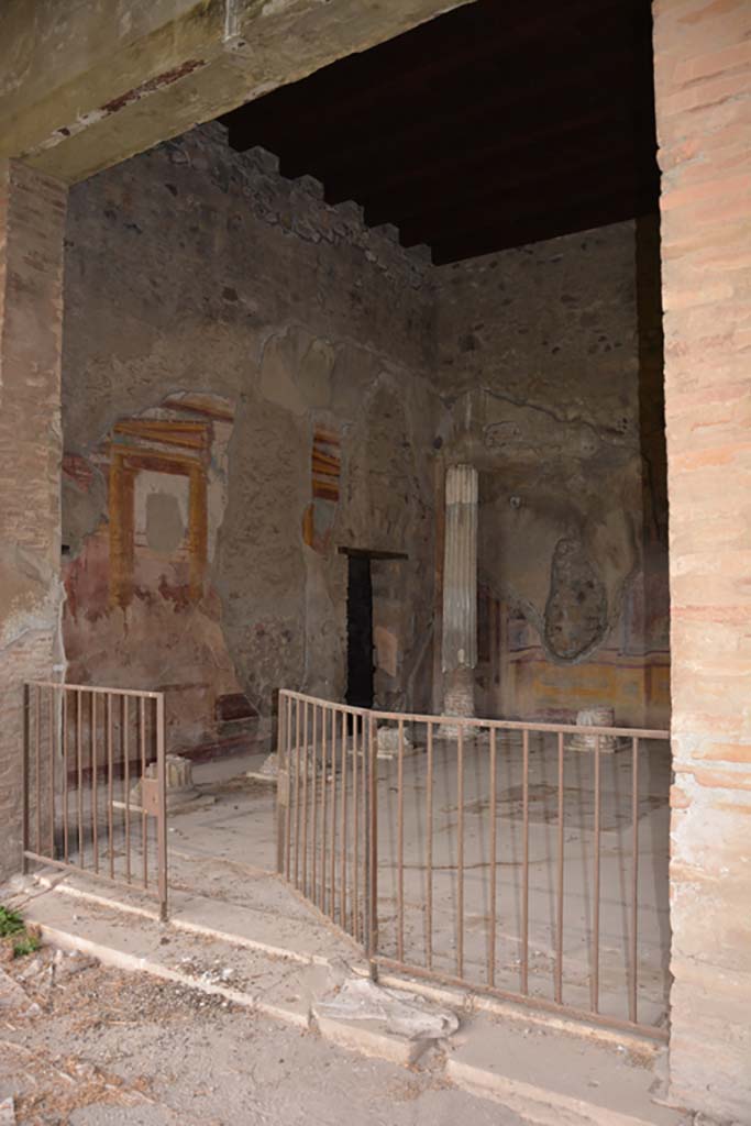 VI.11.10 Pompeii. October 2017. Room 43, looking towards north-west corner from north portico.
Foto Annette Haug, ERC Grant 681269 DÉCOR

