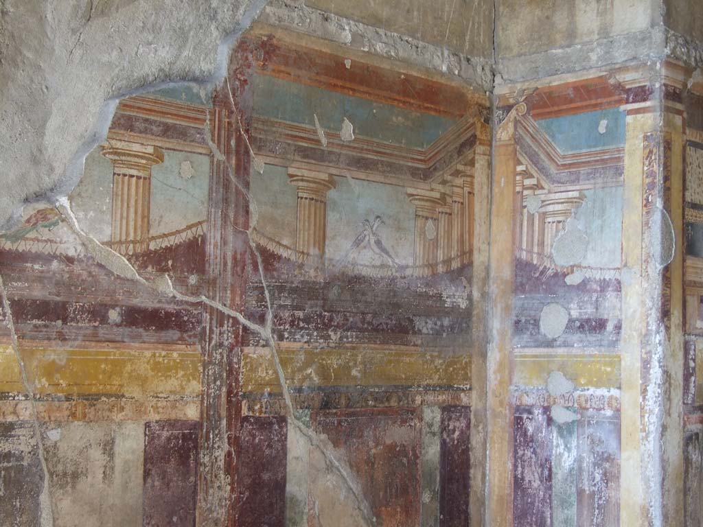 VI.11.10 Pompeii. December 2007. Room 46, detail of painted architectural scene on west wall of bedroom.