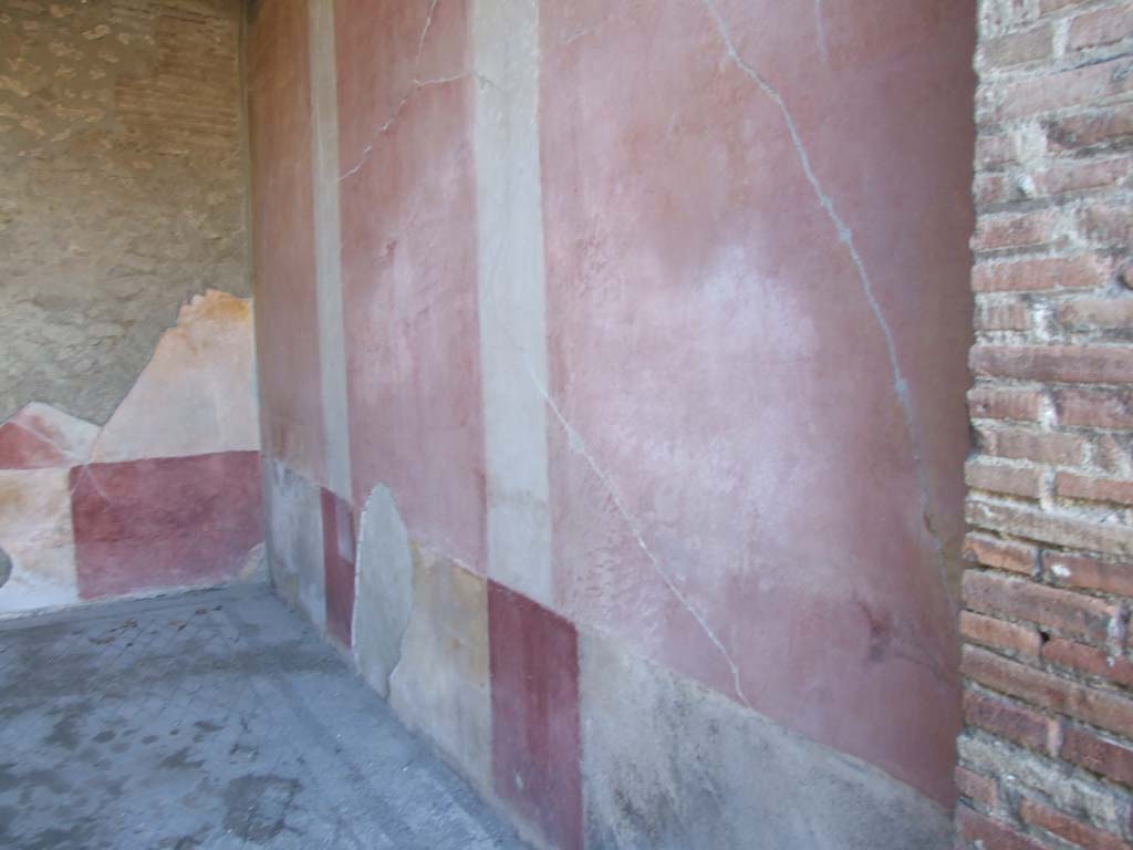VI.11.10 Pompeii. December 2007. Room 37, painted decoration on west wall.