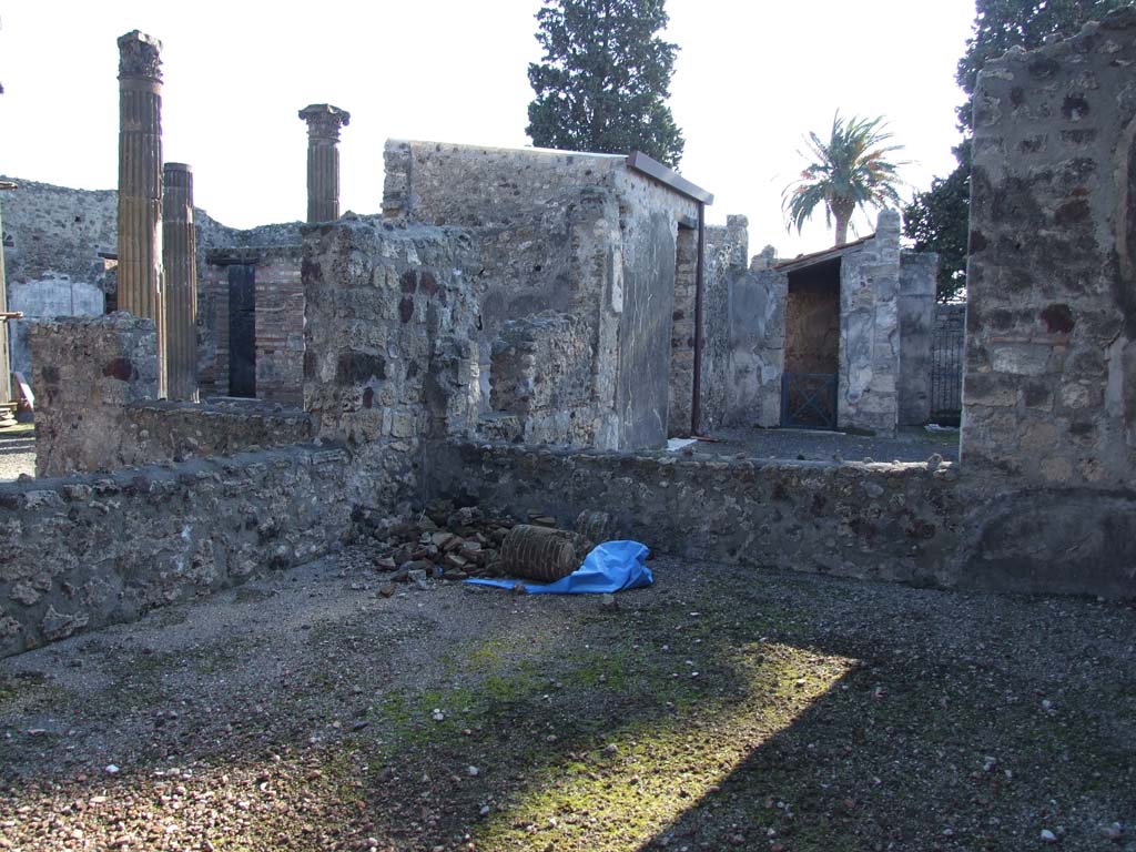 VI.11.10 Pompeii. December 2007. 
Room 38, looking towards south-east corner, and into atrium 3 and entrance at VI.11.9, on right.
