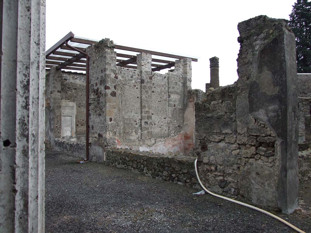 VI.11.10 Pompeii. December 2006. Looking east towards rooms 33 and 35, from the south-west corner of the peristyle 36.