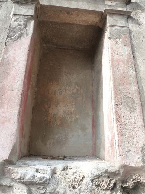 VI.12.2 Pompeii. May 2015. Detail of aedicula from niche on west side. Photo courtesy of Buzz Ferebee.
