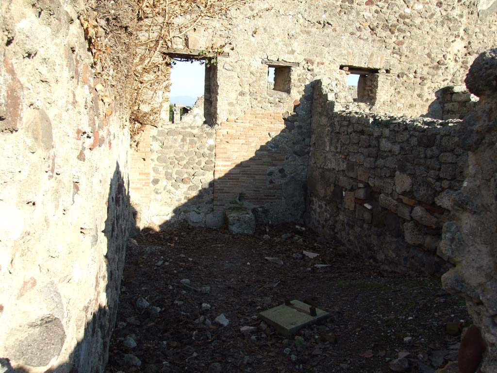 VI.12.2 Pompeii. September 2021.  
Room 17 at south end of corridor on east side, looking towards south-east corner with steps. Photo courtesy of Klaus Heese.
