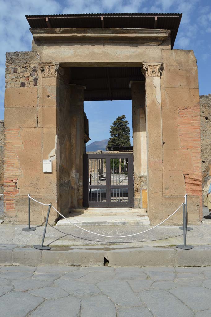 VI.12.2 Pompeii. pre-1937-39. Entrance doorway on Via della Fortuna. Photo courtesy of American Academy in Rome, Photographic Archive.  Warsher collection no. 1415a
