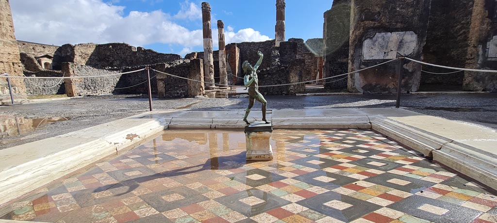 VI.12.2 Pompeii. October 2022. Looking west across impluvium in atrium. Photo courtesy of Klaus Heese.