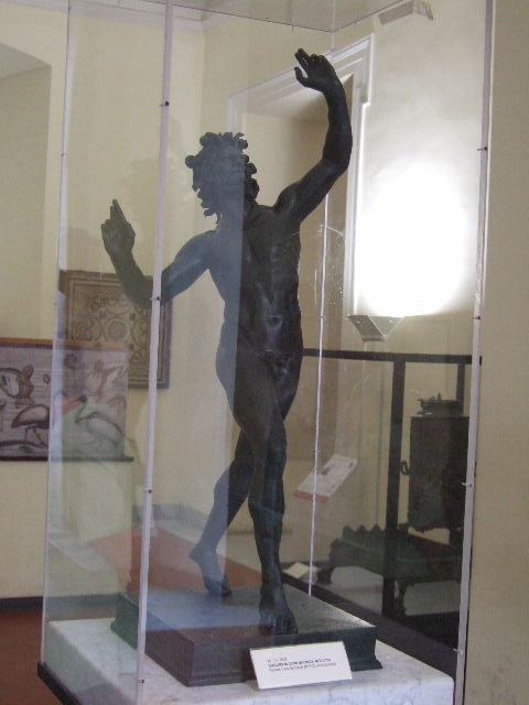 VI.12.2 Pompeii. Mosaic of satyr and nymph. Found in bedroom. Now in Naples Archaeological Museum. Inventory number 27707.