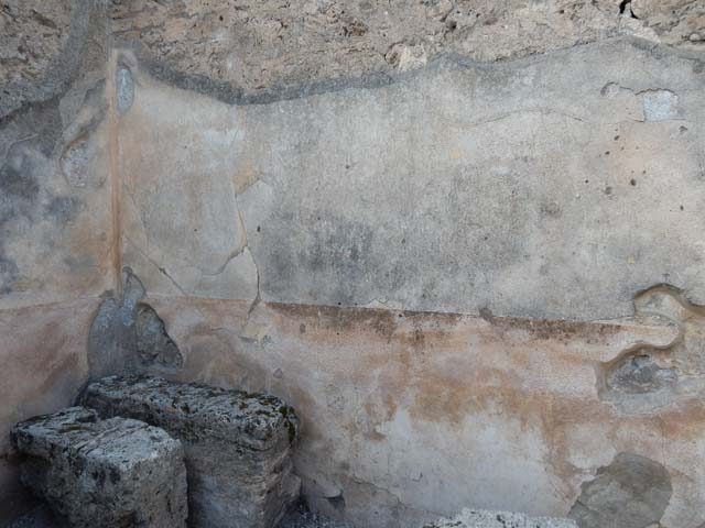 VI.12.2 Pompeii. March 2009.  Capitals above Exedra.