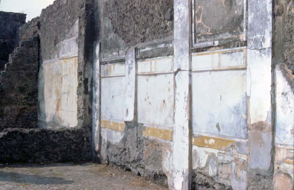VI.12.2 Pompeii. September 2015. Middle peristyle flooring.