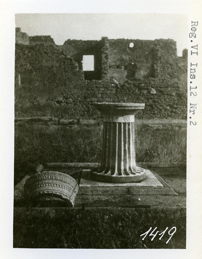 VI.12.2 Pompeii. pre-1937-39. Puteal in middle peristyle.
Photo courtesy of American Academy in Rome, Photographic Archive. Warsher collection no. 1419.
