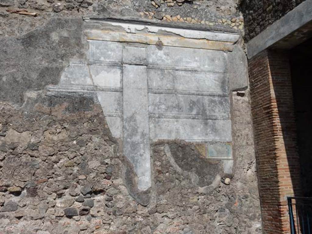 VI.12.2 Pompeii. May 2015. Detail from east wall in south-east corner of rear peristyle.
Photo courtesy of Buzz Ferebee.
