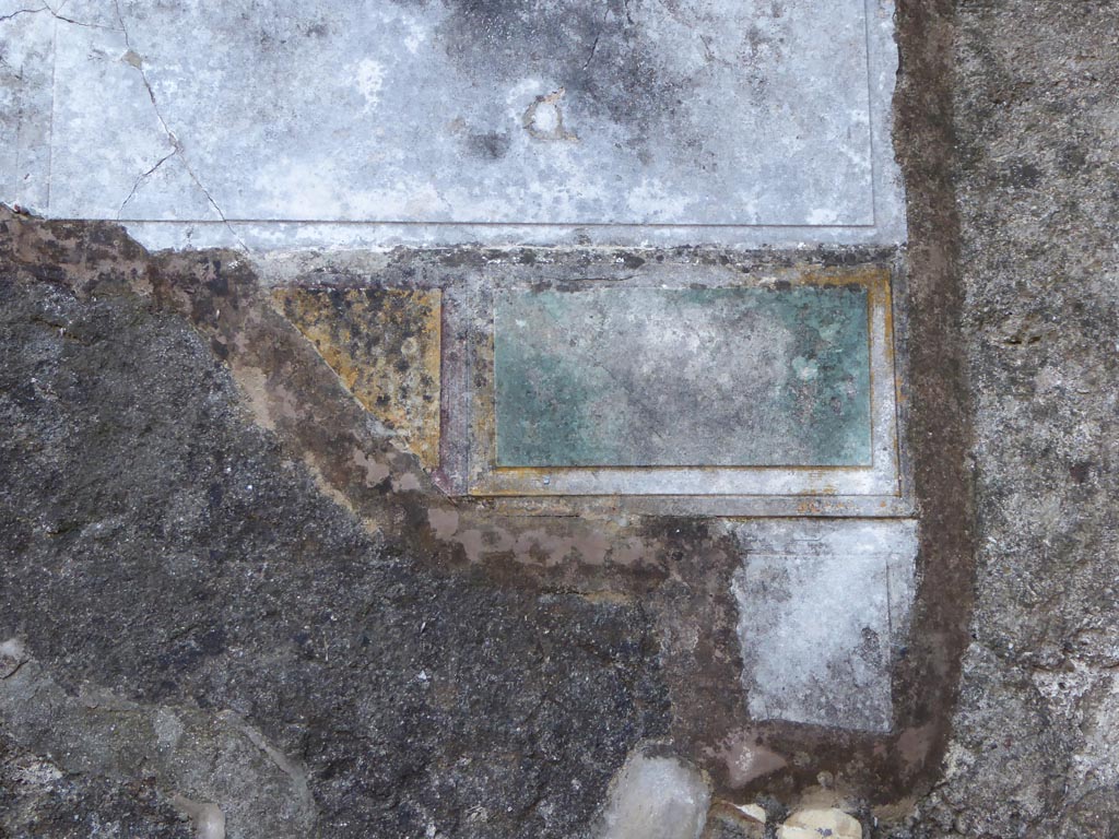 VI.12.2 Pompeii. January 2017. Detail from east wall in south-east corner of rear peristyle.
Foto Annette Haug, ERC Grant 681269 DÉCOR.
