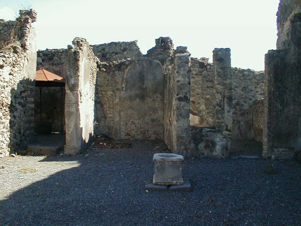 VI.14.34 Pompeii. September 2004. Looking south across atrium, with cistern mouth and travertine puteal.