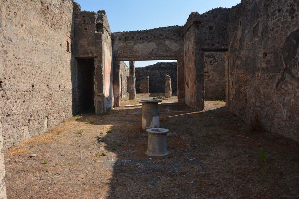 VI.14.40 Pompeii. September 2019. Looking east across impluvium in atrium.
Foto Annette Haug, ERC Grant 681269 DÉCOR
