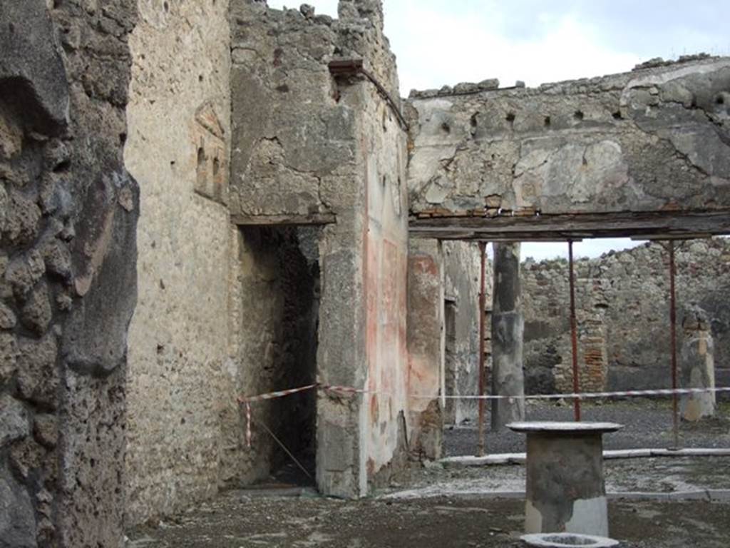 VI.14.40 Pompeii. December 2007. Doorway to corridor on north side of tablinum, which leads to rear rooms and garden.