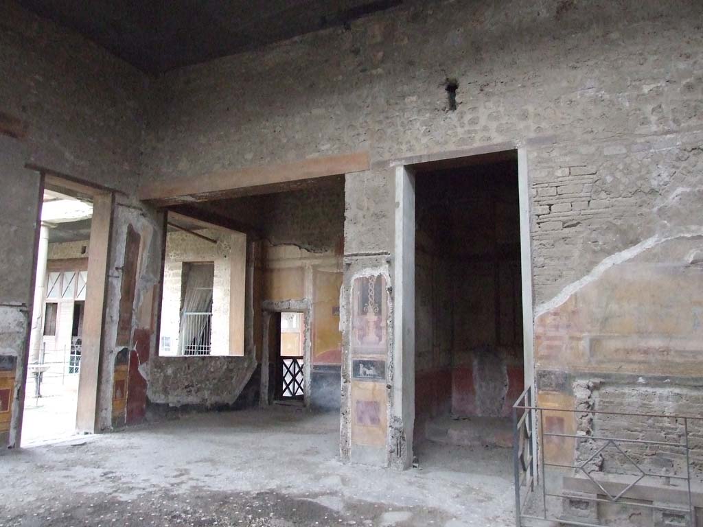 VI.15.1 Pompeii. May 2017. Painted panels on atrium wall between doorway to north ala, on left, and bedroom, on right. Photo courtesy of Buzz Ferebee.
