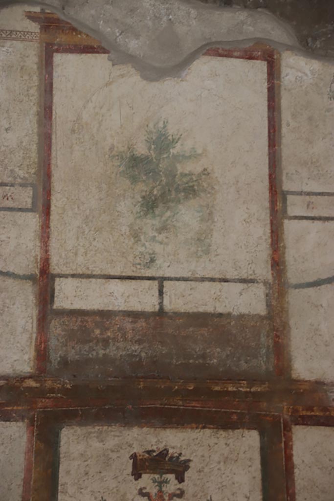 VI.15.1 Pompeii. May 2017. Detail of painted panel from north wall.  Photo courtesy of Buzz Ferebee.
