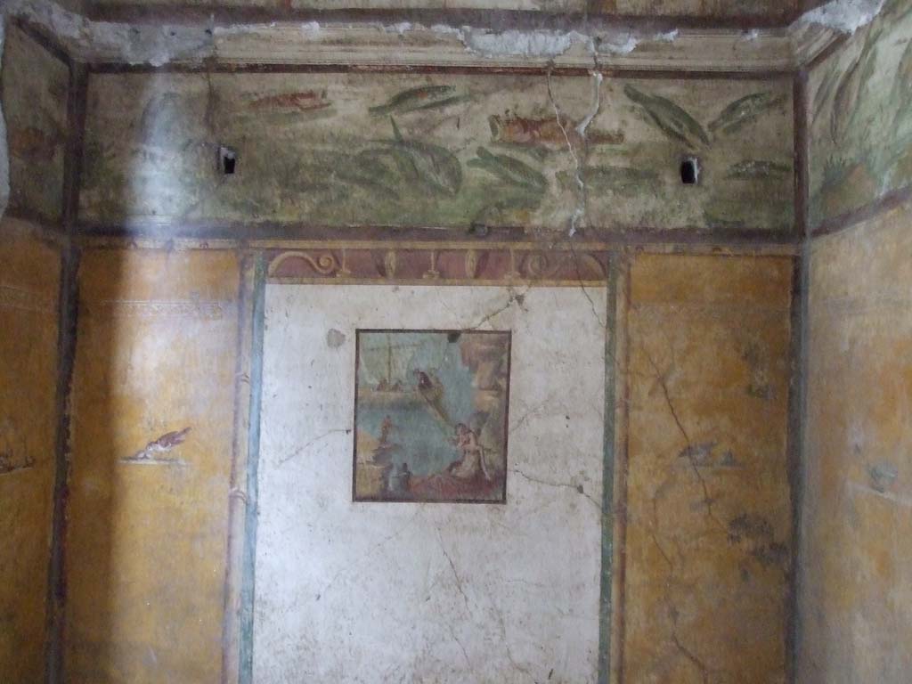VI.15.1 Pompeii. December 2006. North wall with frieze showing fish and marine life.