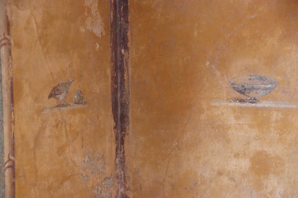 VI.15.1 Pompeii. October 2023. Cubiculum (d), detail from panels in north-east corner. Photo courtesy of Klaus Heese.