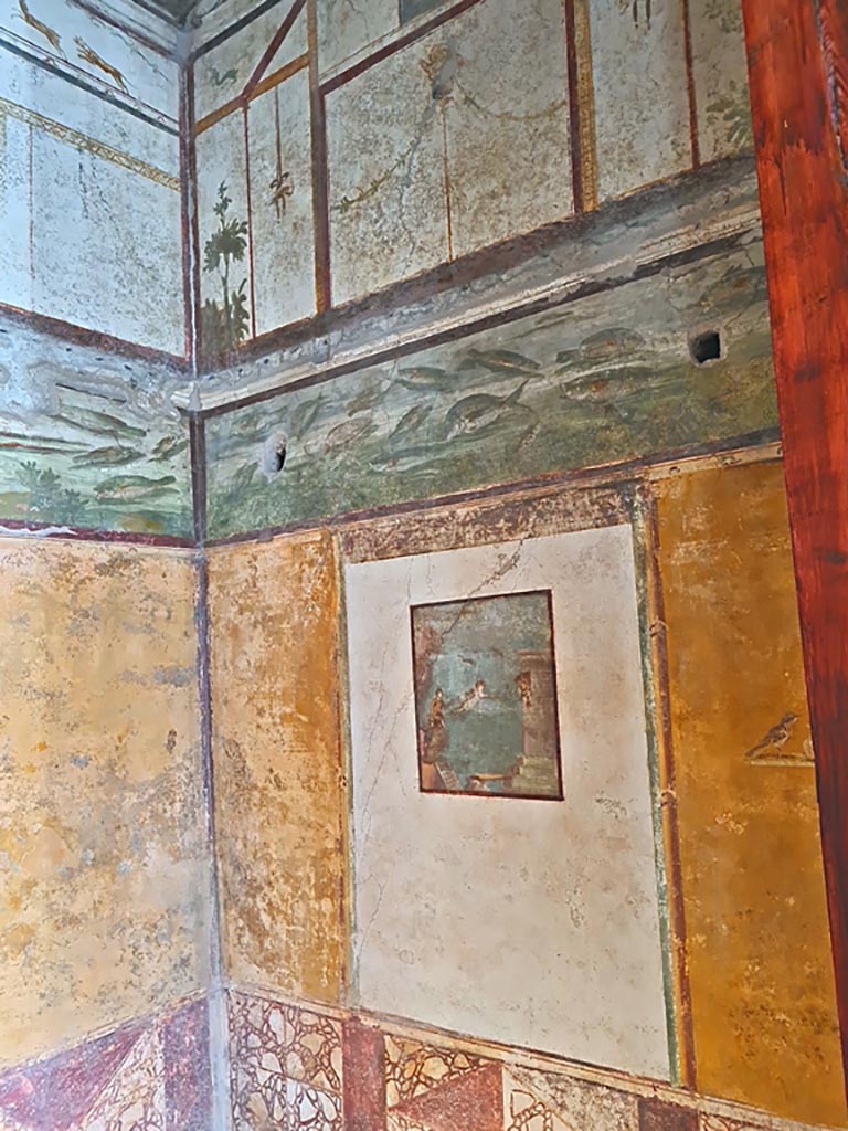 VI.15.1 Pompeii. May 2017. Looking towards south wall of bedroom on left of main entrance. Photo courtesy of Buzz Ferebee.
