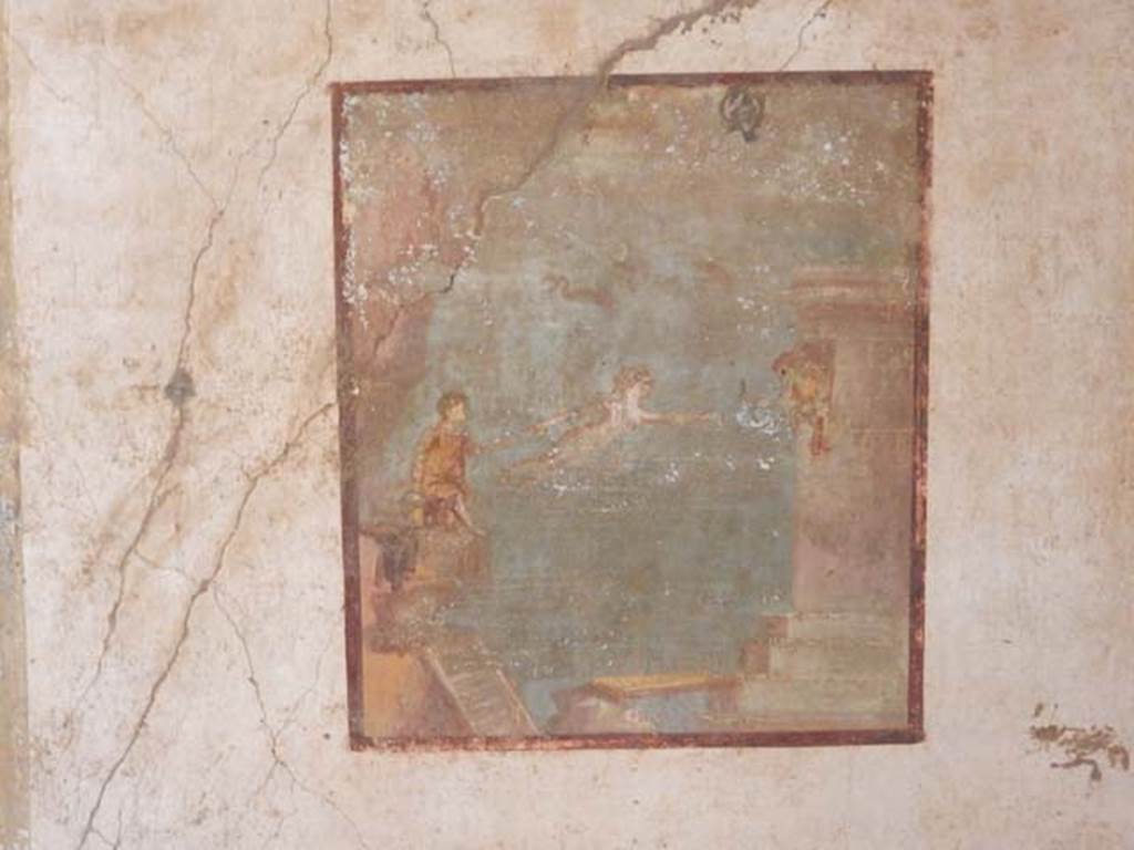 VI.15.1 Pompeii. May 2017.  South wall of bedroom on left of main entrance, with painting of Leander swimming towards his beloved Hero in her tower. Photo courtesy of Buzz Ferebee.

