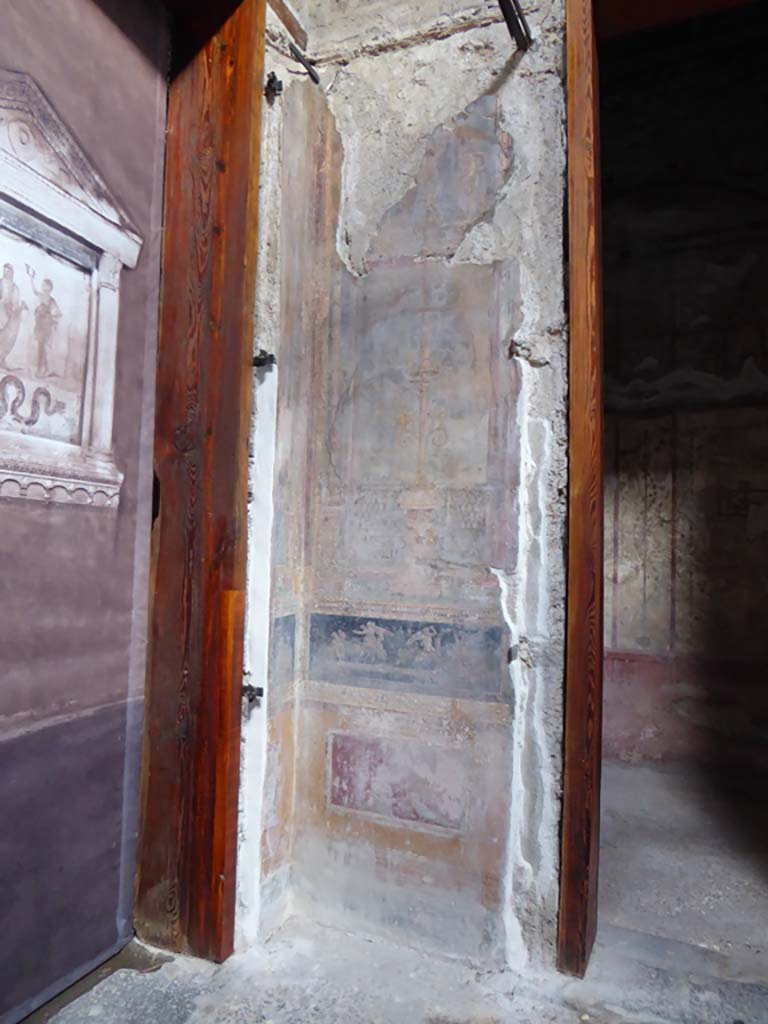 VI.15.1 Pompeii. January 2017. North-east corner of atrium.
Looking east towards painted panels on north side of doorway to bedroom on north side of main entrance. 
Foto Annette Haug, ERC Grant 681269 DÉCOR.
