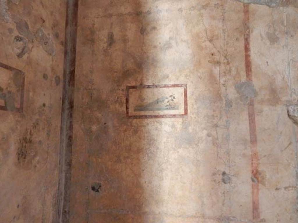 VI.15.1 House of the Vettii.  Detail of bird painting in bedroom leading from Atrium.