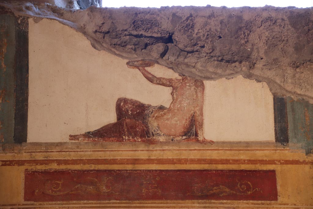 VI.15.1 Pompeii. October 2023. Detail of painted figure from centre of upper east wall of oecus. Photo courtesy of Klaus Heese.