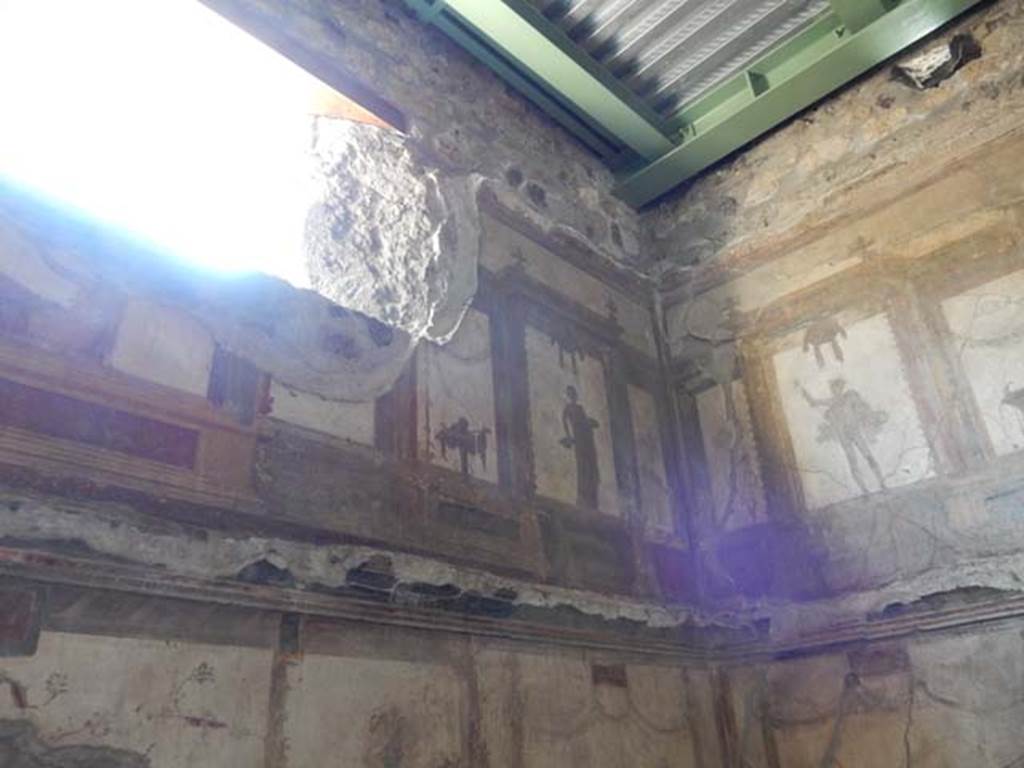 VI.15.1 Pompeii. May 2017. Upper east wall in south-east corner. Photo courtesy of Buzz Ferebee.