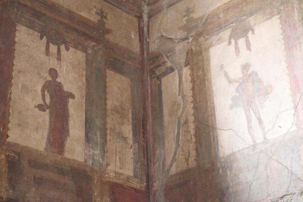 VI.15.1 Pompeii. December 2018. Detail of figures from upper south-east corner of oecus. Photo courtesy of Aude Durand.