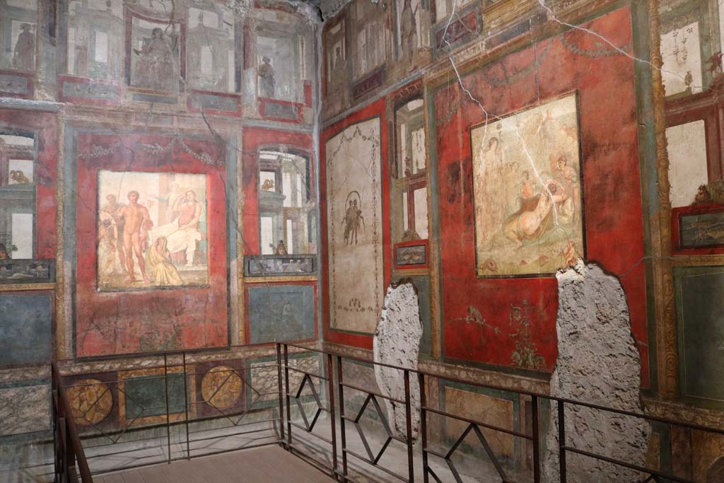 VI.15.1 Pompeii. December 2018. Looking towards east wall, on left, and south wall, on right. Photo courtesy of Aude Durand.