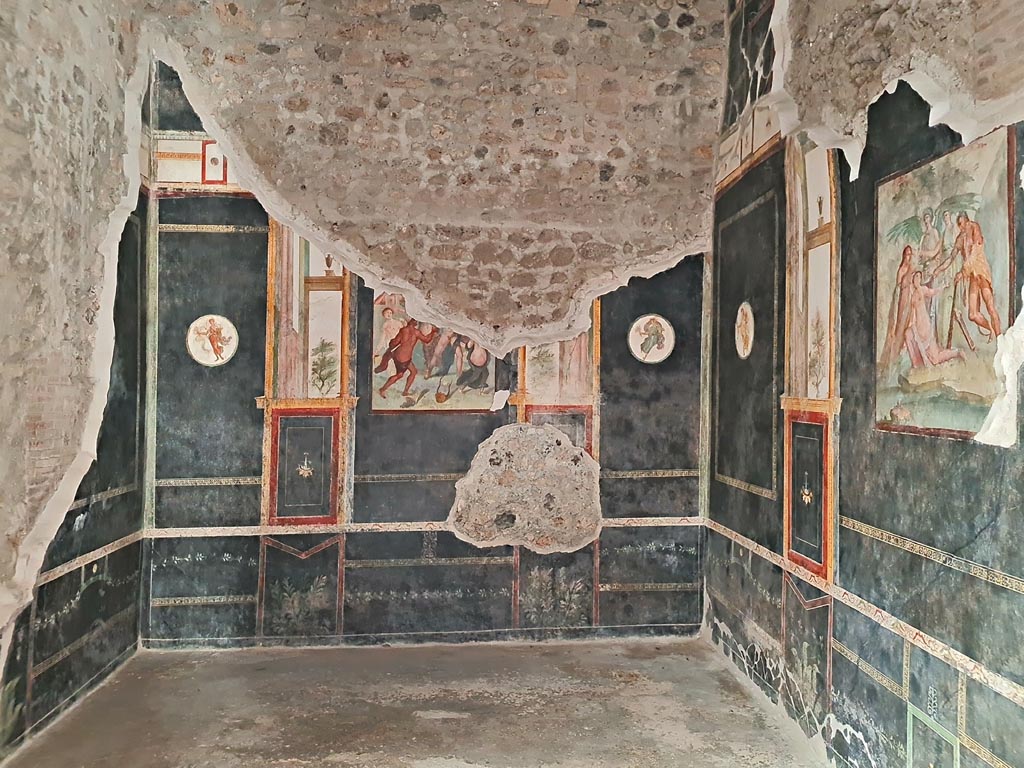 VI.15.1 Pompeii. April 2023. Looking towards east wall of black triclinium “t”. Photo courtesy of Giuseppe Ciaramella.