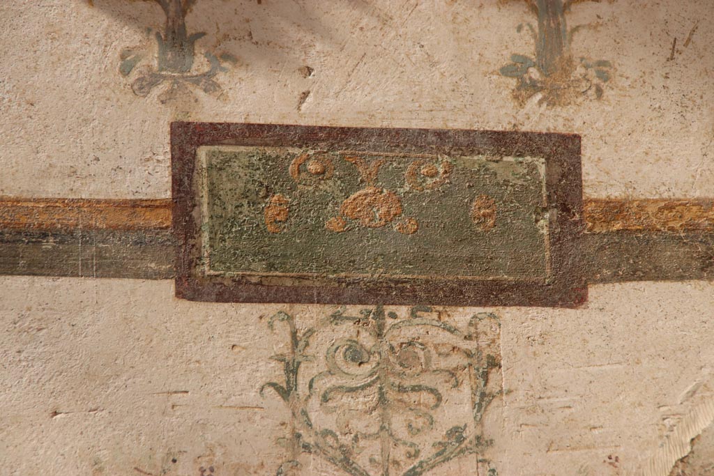 VI.15.1 Pompeii. October 2023. 
Small peristyle/garden “s”, detail of painted panel from upper west wall at north end. Photo courtesy of Klaus Heese.


