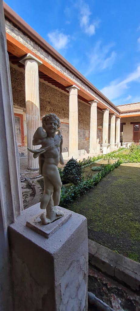 VI.15.1 Pompeii. April 2023. Statue at south end of peristyle.
Photo courtesy of Giuseppe Ciaramella.
