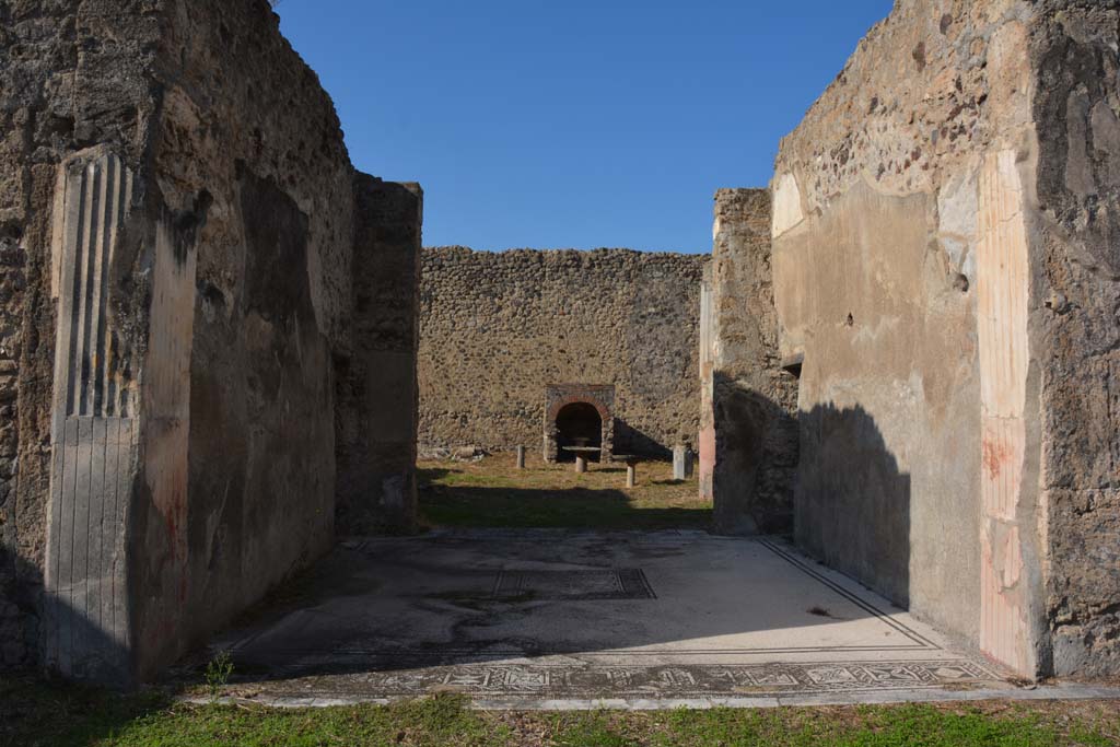VI 15 5 Pompeii. October 2019. Tablinum 7, looking west from atrium.
Foto Annette Haug, ERC Grant 681269 DCOR.

