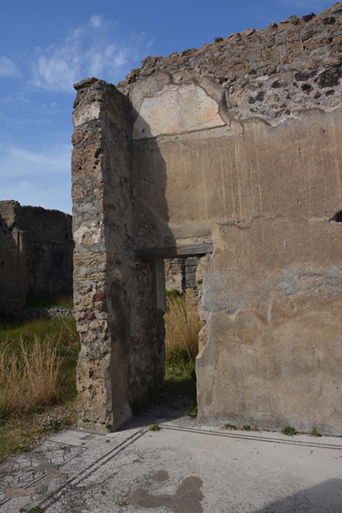 VI 15 5 Pompeii. March 2019. Tablinum 7, upper north wall at west end above doorway.
Foto Annette Haug, ERC Grant 681269 DCOR.
