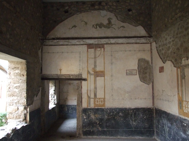 VI.15.8 Pompeii. May 2010. West wall of tablinum.
