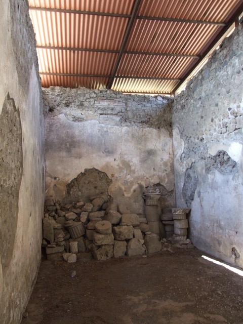 VI.15.9 Pompeii.  March 2009.  Triclinium. South wall.