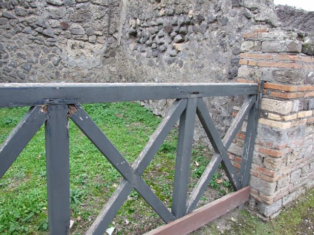 VI.16.9 Pompeii. December 2007. West wall.