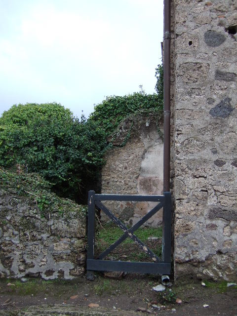 VI.16.14 Pompeii. December 2007. Entrance for steps to upper floor.