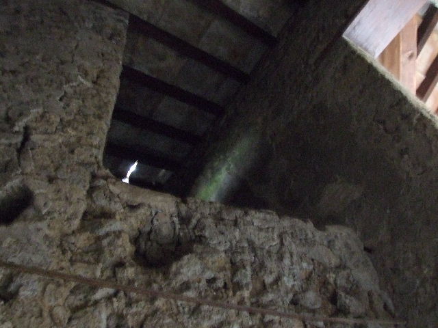 VI.16.15 Pompeii. December 2006. East wall of room G and doorway to atrium B.