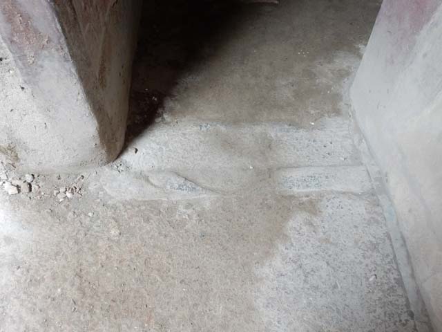 VI.16.15 Pompeii. December 2006. South end of east wall of room G with painted medallion bust.