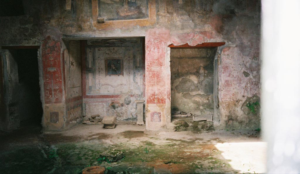 VI.16.15 Pompeii. May 2000. West side of atrium B. Photo courtesy of Buzz Ferebee.