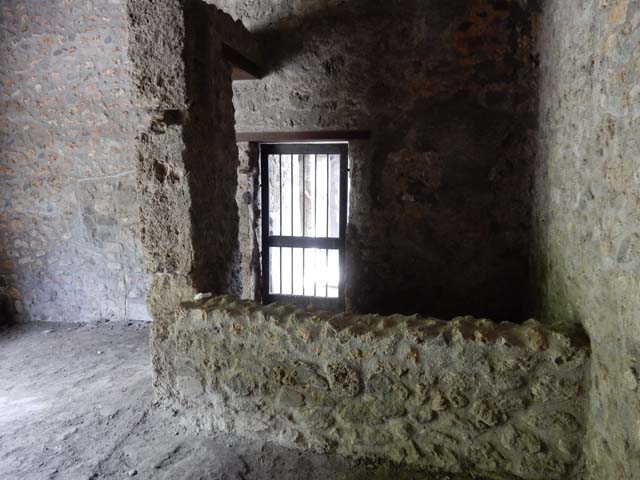 VI.16.17 Pompeii. December 2007. Latrine in south-east corner of storeroom or kitchen.