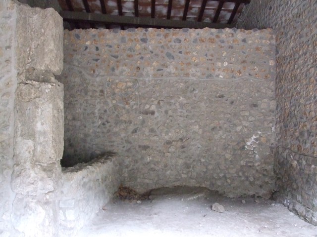 VI.16.17 Pompeii. May 2005. Looking south from doorway in storeroom, across atrium of VI.16.15.