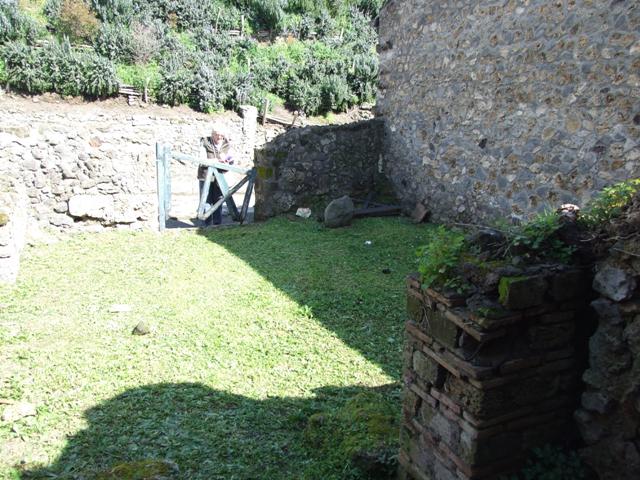 VI.16.18 Pompeii. December 2007.Looking north-west to rooms on north side.
