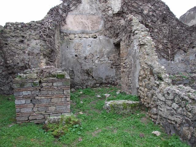 VI.16.18 Pompeii. May 2005. Doorway to room to north of entrance.