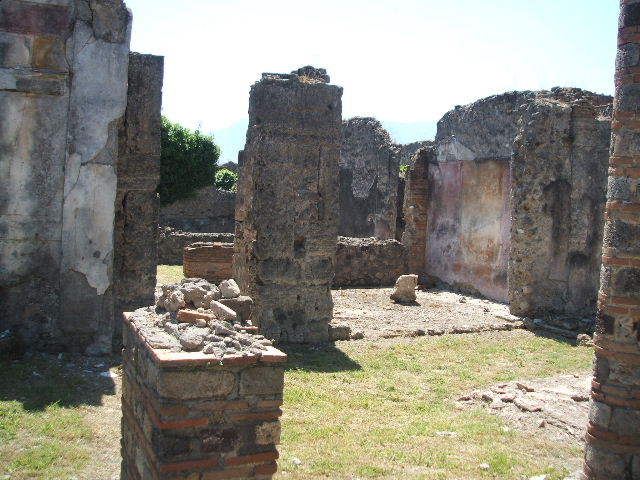 VI.16.19 Pompeii. May 2005. Looking north through doorway in west wall of ala, into triclinium of VI.16.26. North wall.
